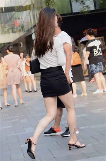 能把人看硬的句子