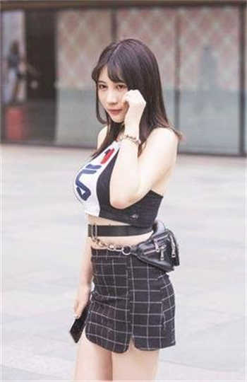 他添着她肿胀的花蒂