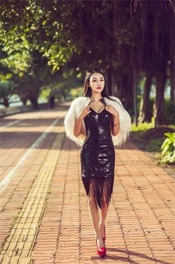 绝色娇嫩美人妻老师