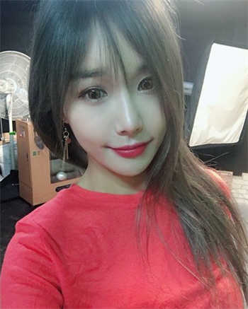 把高中儿子奇居在闺蜜家里