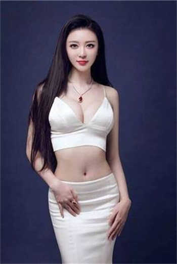 鄂州江边一条街