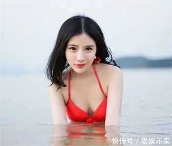 老师和学生办公室打扑克