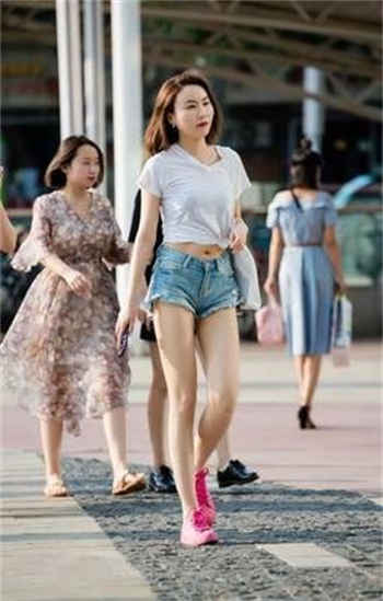 浅浅princess成都街拍