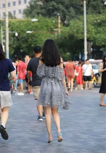 男主是工地糙汉女主学生