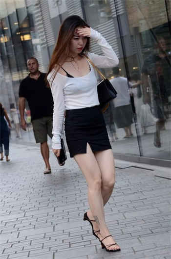 美女不戴衣服图片透明