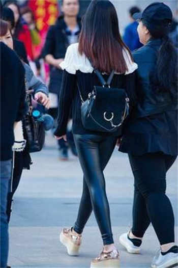 快手小妹和李开心
