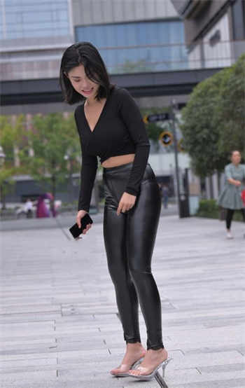 浅尾美羽干什么呢